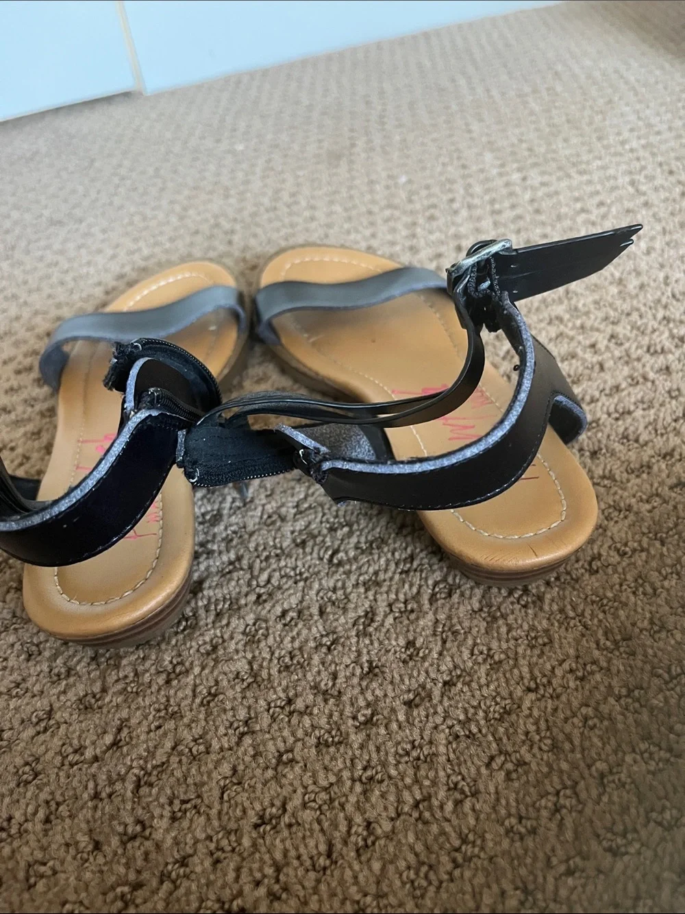 Kids blowfish Malibu sandals size 2